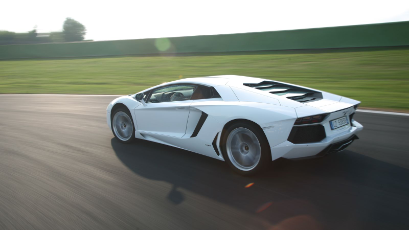 Illustration for article titled Lamborghini Aventador LP-700 at Vallelunga